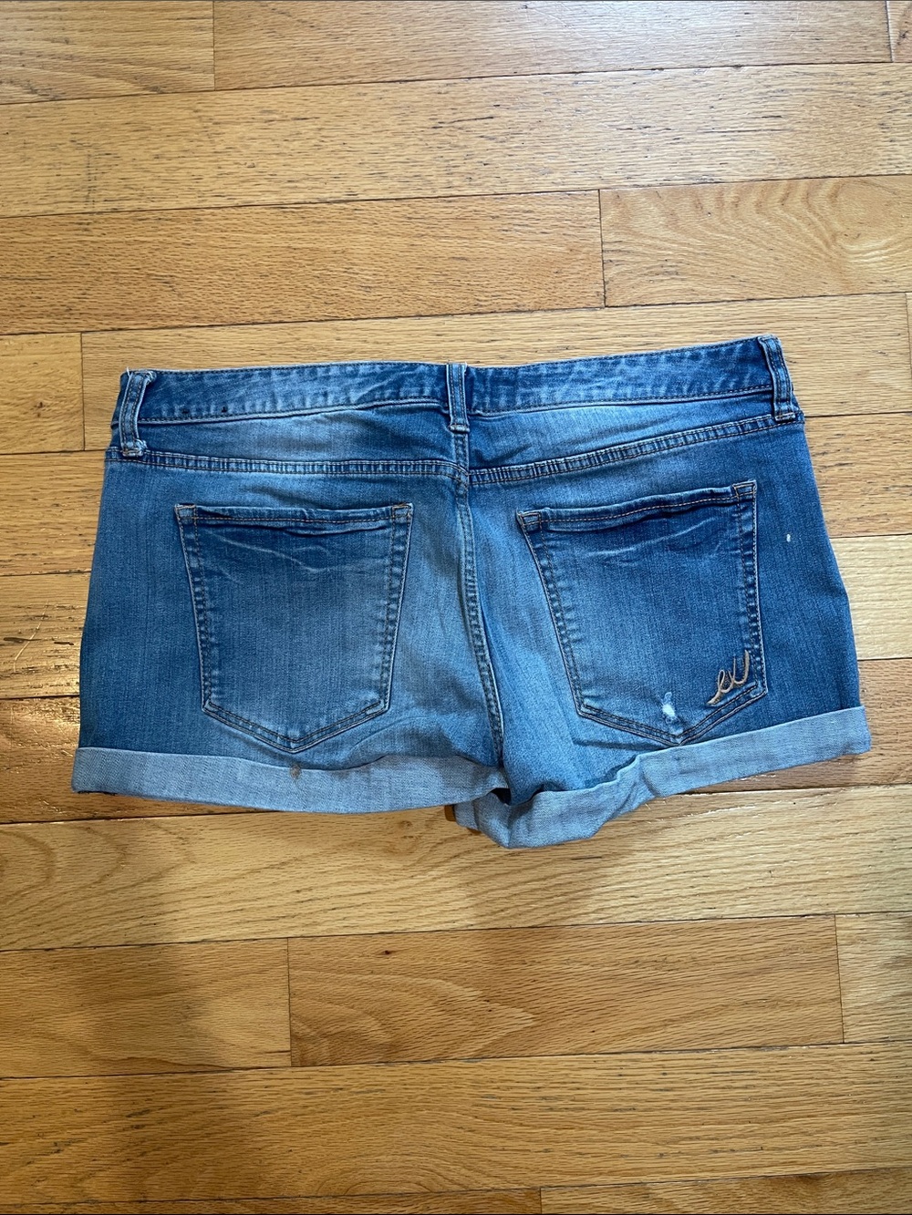 Express Women's Medium Blue Denim Cuffed Jean Shorts low rise
